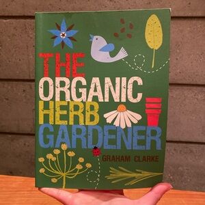 Softcover The Organic Herb Gardener